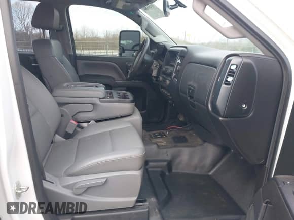 2015 Chevrolet Silverado 3500HD with VIN 1GB2KYEGXFZ529648, listed as a IAAI auction lot 41455344 with 317,558 mi miles and . Bid and sale history available at DreamBid. Image 5.