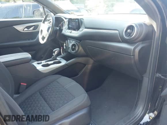 2021 Chevrolet Blazer LT z VIN 3GNKBCRS1MS502319, wystawiony jako IAAI lot #42733079 z przebiegiem 45 519 mil mil oraz . Historia ofert i sprzedaży dostępna na DreamBid. Obrazek 5.