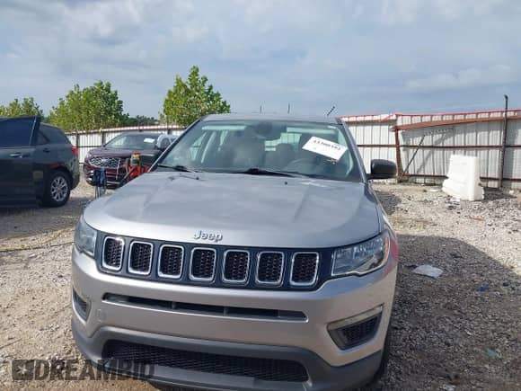 2020 Jeep Compass Sport z VIN 3C4NJDAB4LT256661, wystawiony jako IAAI lot #43300392 z przebiegiem 80 177 mil mil oraz . Historia ofert i sprzedaży dostępna na DreamBid. Obrazek 12.