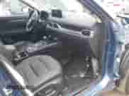 2024 Mazda CX-5 S Preferred z VIN JM3KFBCL7R0415619, wystawiony jako IAAI lot #42485410 z przebiegiem 19 868 mil mil oraz . Historia ofert i sprzedaży dostępna na DreamBid. Obrazek 5.