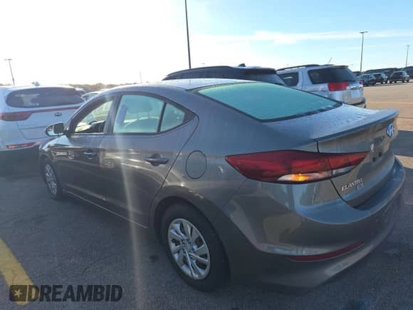 2018 Hyundai Elantra SE с VIN 5NPD74LF3JH332233, выставлен на аукционе Copart как лот 85781195 с пробегом 241 457 миль миль и Чистый • Clean title. История ставок и продаж доступна на DreamBid. Изображение 3.