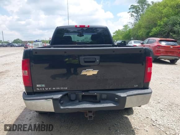 2010 Chevrolet Silverado 1500 LT z VIN 1GCSKSE38AZ281530, wystawiony jako IAAI lot #42364807 z przebiegiem 166 006 mil mil oraz . Historia ofert i sprzedaży dostępna na DreamBid. Obrazek 16.