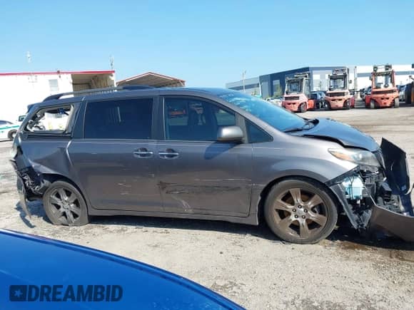2017 Toyota Sienna SE with VIN 5TDXZ3DC3HS797587, listed as a IAAI auction lot 42846571 with 154,624 mi miles and . Bid and sale history available at DreamBid. Image 13.