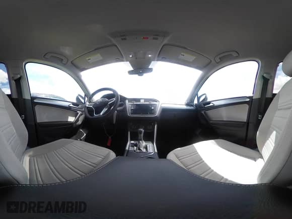 2024 Volkswagen Tiguan S с VIN 3VVRB7AX3RM133188, выставлен на аукционе IAAI как лот 42570449 с пробегом 8 400 миль миль и . История ставок и продаж доступна на DreamBid. Изображение 18.