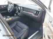 2021 Volvo S60 Momentum z VIN 7JR102FZXMG123017, wystawiony jako IAAI lot #43179716 z przebiegiem 28 980 mil mil oraz . Historia ofert i sprzedaży dostępna na DreamBid. Obrazek 5.