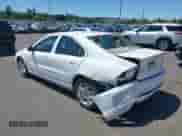 2005 Volvo S60 с VIN YV1RS592452432485, выставлен на аукционе IAAI как лот 42663011 с пробегом 177 739 миль миль и . История ставок и продаж доступна на DreamBid. Изображение 3.