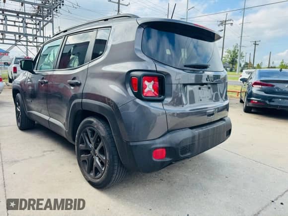 2018 Jeep Renegade Latitude with VIN ZACCJABB7JPG91991, listed as a Copart auction lot 84046085 with 143,288 mi miles and Clean title. Bid and sale history available at DreamBid. Image 3.