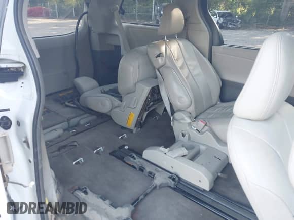 2014 Toyota Sienna XLE с VIN 5TDYK3DC8ES453676, выставлен на аукционе IAAI как лот 42301751 с пробегом 167 597 миль миль и . История ставок и продаж доступна на DreamBid. Изображение 8.