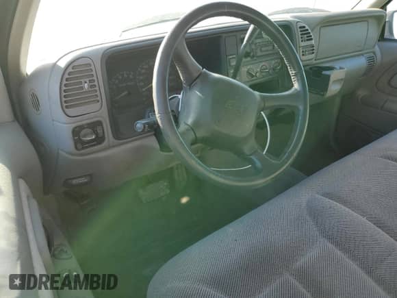 1998 Chevrolet Silverado 1500 с VIN 1GCEC14R6WZ224034, выставлен на аукционе Copart как лот 77813434 с пробегом 258 064 миль миль и Списание • Salvage title. История ставок и продаж доступна на DreamBid. Изображение 8.
