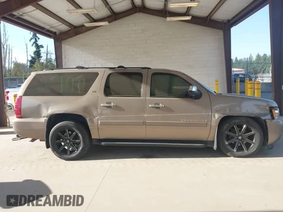 2007 Chevrolet Suburban LTZ with VIN 1GNFK16367J321452, listed as a IAAI auction lot 42866365 with 184,333 mi miles and . Bid and sale history available at DreamBid. Image 14.