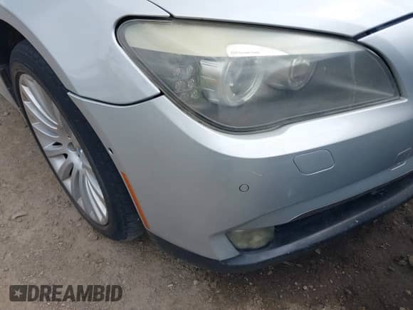 2009 BMW 7 Series 750Li with VIN WBAKB83589CY62576, listed as a IAAI auction lot 41742027 with 124,717 mi miles and . Bid and sale history available at DreamBid. Image 13.