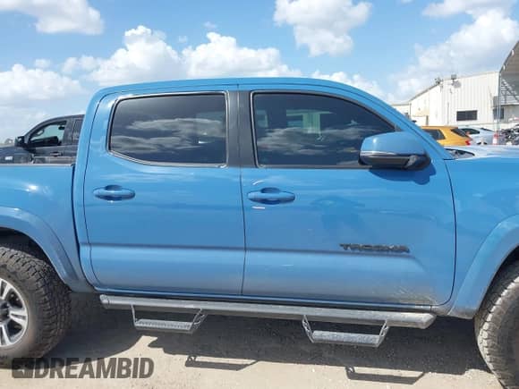 2019 Toyota Tacoma SR5 с VIN 5TFAZ5CN2KX075548, выставлен на аукционе IAAI как лот 42550629 с пробегом 238 228 миль миль и . История ставок и продаж доступна на DreamBid. Изображение 14.