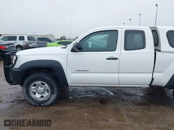 2013 Toyota Tacoma PreRunner z VIN 5TFTX4GN3DX015221, wystawiony jako IAAI lot #41301487 z przebiegiem 96 235 mil mil oraz . Historia ofert i sprzedaży dostępna na DreamBid. Obrazek 14.