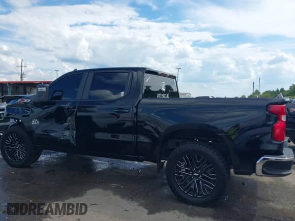 2020 Chevrolet Silverado 1500 LT with VIN 3GCUYDED2LG109380, listed as a IAAI auction lot 43320453 with Not provided miles and . Bid and sale history available at DreamBid. Image 13.