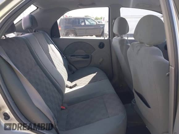 2004 Chevrolet Aveo z VIN KL1TD52654B240193, wystawiony jako IAAI lot #42239495 z przebiegiem 106 639 mil mil oraz . Historia ofert i sprzedaży dostępna na DreamBid. Obrazek 8.