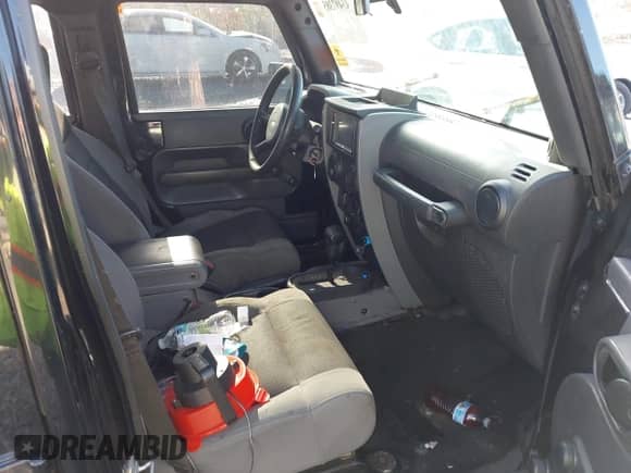 2007 Jeep Wrangler Unlimited X с VIN 1J4GA39127L137551, выставлен на аукционе IAAI как лот 43497385 с пробегом 219 322 миль миль и . История ставок и продаж доступна на DreamBid. Изображение 5.