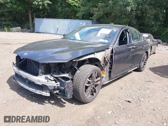 2019 BMW 5 Series 530e xDrive z VIN WBAJB1C57KB375500, wystawiony jako IAAI lot #40161096 z przebiegiem 113 690 mil mil oraz . Historia ofert i sprzedaży dostępna na DreamBid. Obrazek 6.