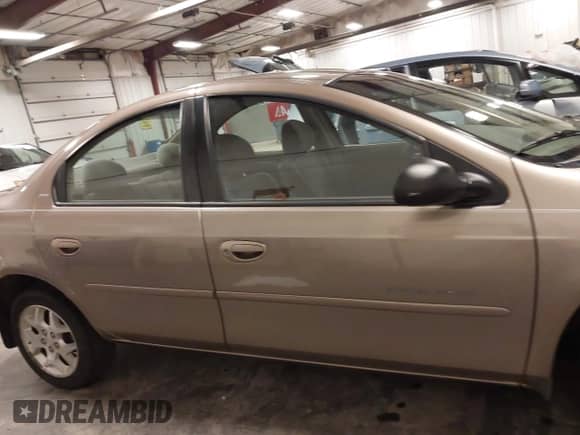 2000 Dodge Neon Highline z VIN 1B3ES46C9YD773497, wystawiony jako IAAI lot #41890890 z przebiegiem 106 889 mil mil oraz . Historia ofert i sprzedaży dostępna na DreamBid. Obrazek 13.