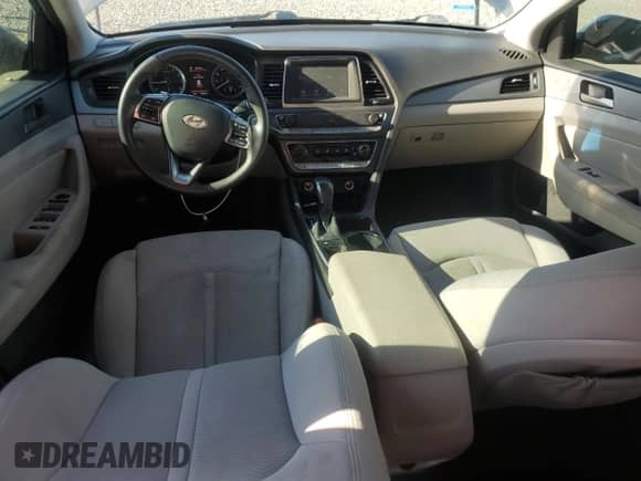 2018 Hyundai Sonata SEL z VIN 5NPE34AF5JH620130, wystawiony jako Copart lot #81627975 z przebiegiem 68 394 mil mil oraz Szkoda całkowita • Salvage title. Historia ofert i sprzedaży dostępna na DreamBid. Obrazek 8.