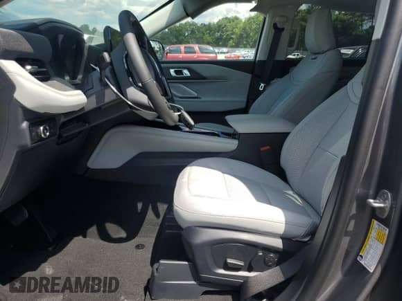 2025 Ford Explorer с VIN 1FMWK7HC8SGC20519, выставлен на аукционе Copart как лот 66538025 с пробегом 678 миль миль и Списание • Salvage title. История ставок и продаж доступна на DreamBid. Изображение 7.