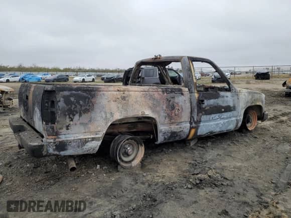 1998 GMC Sierra 1500 z VIN 1GTEC14W8WZ535356, wystawiony jako Copart lot #85422894 z przebiegiem Nie podano mil oraz Nie do naprawy • Non repairable. Historia ofert i sprzedaży dostępna na DreamBid. Obrazek 3.