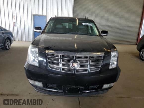2013 Cadillac Escalade ESV z VIN 1GYS3GEF1DR288015, wystawiony jako Copart lot #63681895 z przebiegiem 219 653 mil mil oraz Czysty tytuł • Clean title. Historia ofert i sprzedaży dostępna na DreamBid. Obrazek 5.