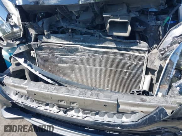 2020 Honda HR-V LX z VIN 3CZRU5H34LM718640, wystawiony jako IAAI lot #42138134 z przebiegiem 101 861 mil mil oraz . Historia ofert i sprzedaży dostępna na DreamBid. Obrazek 17.