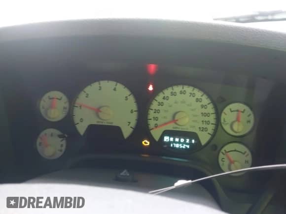 2007 Dodge 1500 ST z VIN 1D7HU16PX7J591367, wystawiony jako IAAI lot #42204028 z przebiegiem 178 524 mil mil oraz . Historia ofert i sprzedaży dostępna na DreamBid. Obrazek 7.