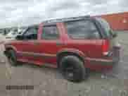 1999 Chevrolet Blazer LS z VIN 1GNCS13W2X2156012, wystawiony jako Copart lot #79730344 z przebiegiem 142 788 mil mil oraz Szkoda całkowita • Salvage title. Historia ofert i sprzedaży dostępna na DreamBid. Obrazek 2.