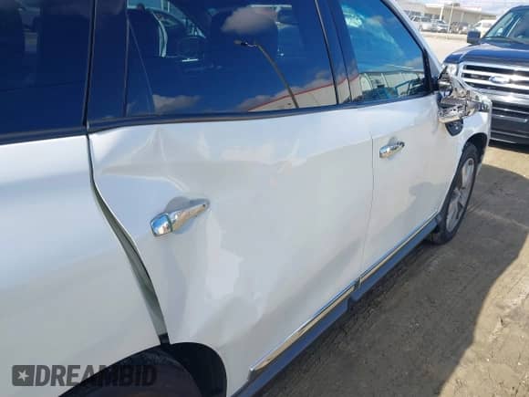 2014 Nissan Pathfinder SL z VIN 5N1AR2MM8EC632622, wystawiony jako IAAI lot #43396022 z przebiegiem 173 727 mil mil oraz . Historia ofert i sprzedaży dostępna na DreamBid. Obrazek 12.