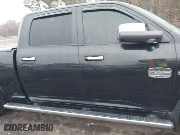 2016 Ram 1500 Limited z VIN 1C6RR7WM4GS125993, wystawiony jako IAAI lot #41394198 z przebiegiem 113 681 mil mil oraz . Historia ofert i sprzedaży dostępna na DreamBid. Obrazek 14.