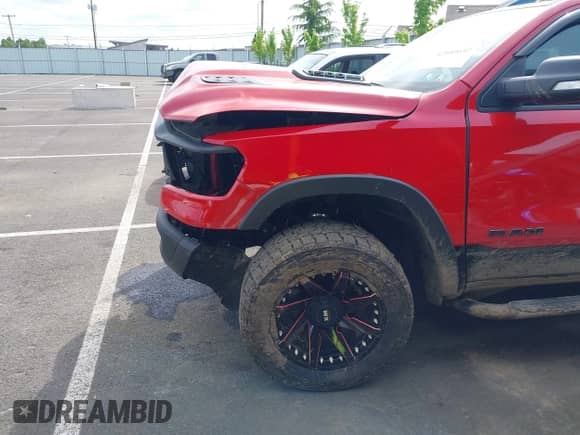 2019 Ram 1500 Rebel z VIN 1C6SRFET2KN599078, wystawiony jako IAAI lot #42103697 z przebiegiem 88 986 mil mil oraz . Historia ofert i sprzedaży dostępna na DreamBid. Obrazek 18.