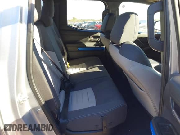 2025 Toyota Tacoma SR z VIN 3TMLB5JN9SM119566, wystawiony jako IAAI lot #43569506 z przebiegiem 12 312 mil mil oraz . Historia ofert i sprzedaży dostępna na DreamBid. Obrazek 8.