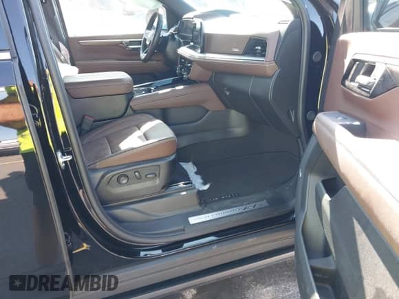 2025 Chevrolet Tahoe High Country с VIN 1GNS6TRL0SR134406, выставлен на аукционе IAAI как лот 42835506 с пробегом 15 миль миль и . История ставок и продаж доступна на DreamBid. Изображение 5.