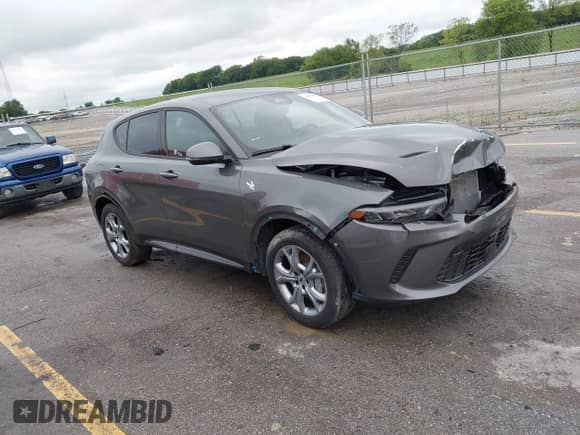 2024 Dodge Hornet R/T with VIN ZACPDFCWXR3A25038, listed as a IAAI auction lot 42852217 with 31,348 mi miles and . Bid and sale history available at DreamBid. Image 1.