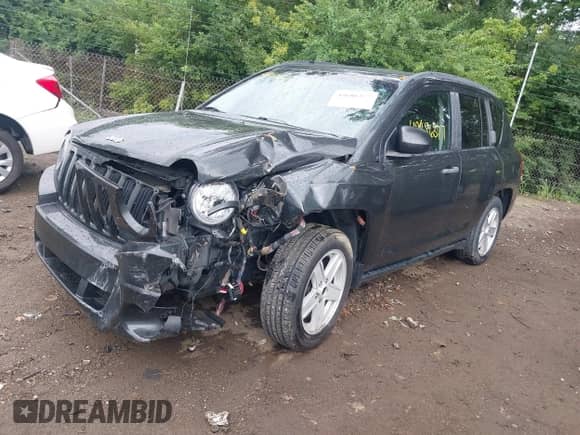 2010 Jeep Compass Sport z VIN 1J4NT1FB9AD677161, wystawiony jako IAAI lot #42686377 z przebiegiem 177 564 mil mil oraz . Historia ofert i sprzedaży dostępna na DreamBid. Obrazek 2.