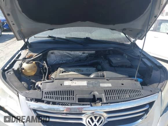 2011 Volkswagen Tiguan S with VIN WVGAV7AX0BW550630, listed as a IAAI auction lot 42445650 with 185,176 mi miles and . Bid and sale history available at DreamBid. Image 10.