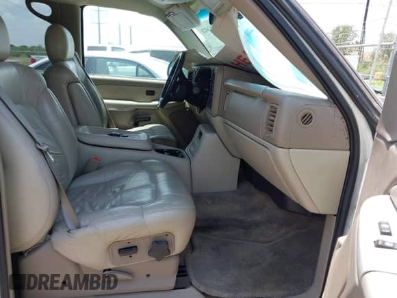2002 Chevrolet Suburban Z71 with VIN 3GNFK16Z72G137619, listed as a IAAI auction lot 42476821 with Not provided miles and . Bid and sale history available at DreamBid. Image 5.