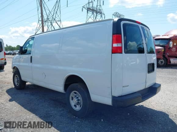 2022 Chevrolet Express Cargo with VIN 1GCWGAFP3N1199384, listed as a IAAI auction lot 42524382 with 28,525 mi miles and . Bid and sale history available at DreamBid. Image 3.