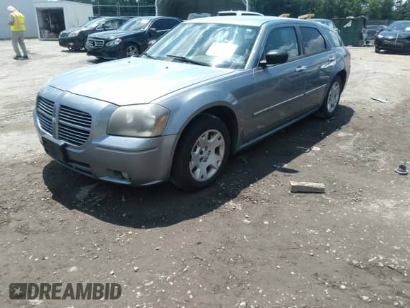 2007 Dodge Magnum with VIN 2D4FV47V77H622849, listed as a IAAI auction lot 42627723 with 205,379 mi miles and . Bid and sale history available at DreamBid. Image 2.