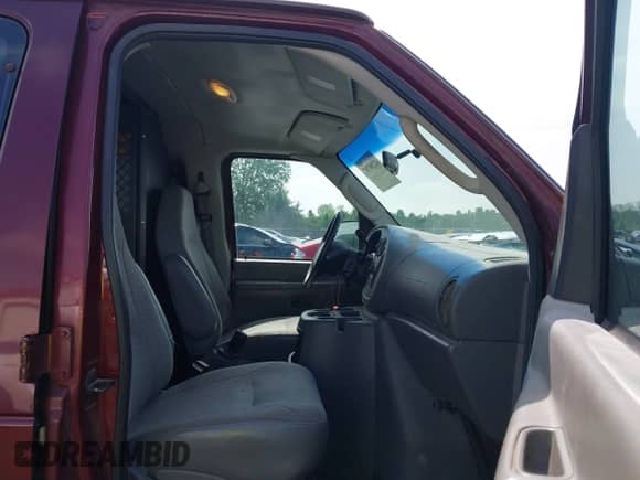 2004 Ford Econoline Cargo with VIN 1FTRE14W04HA33858, listed as a IAAI auction lot 42208787 with 92,012 mi miles and . Bid and sale history available at DreamBid. Image 5.