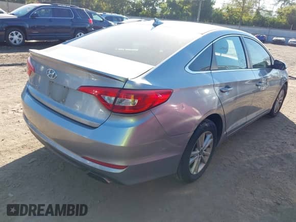 2015 Hyundai Sonata SE with VIN 5NPE24AF3FH177664, listed as a IAAI auction lot 43382182 with 133,277 mi miles and . Bid and sale history available at DreamBid. Image 4.