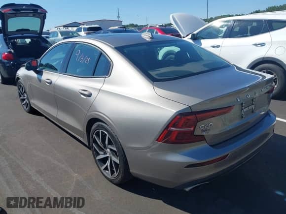 2020 Volvo S60 Momentum с VIN 7JR102FK6LG045420, выставлен на аукционе IAAI как лот 43159087 с пробегом 92 652 миль миль и . История ставок и продаж доступна на DreamBid. Изображение 3.
