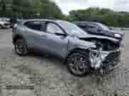 2025 Chevrolet Trax LT с VIN KL77LHEP4SC096546, выставлен на аукционе Copart как лот 62329665 с пробегом Не указан миль и Списание • Salvage title. История ставок и продаж доступна на DreamBid. Изображение 4.