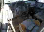 1998 Jeep Wrangler SE z VIN 1J4FY29P7WP709775, wystawiony jako Copart lot #87029025 z przebiegiem 138 808 mil mil oraz Czysty tytuł • Clean title. Historia ofert i sprzedaży dostępna na DreamBid. Obrazek 8.