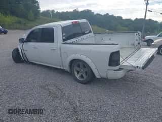 2010 Dodge 1500 Laramie z VIN 1D7RV1CT5AS194444, wystawiony jako IAAI lot #43329415 z przebiegiem 238 969 mil mil oraz . Historia ofert i sprzedaży dostępna na DreamBid. Obrazek 3.