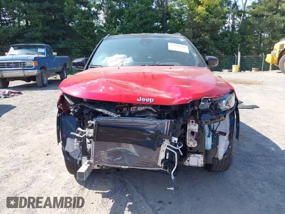 2025 Jeep Compass Limited z VIN 3C4NJDCN9ST516770, wystawiony jako IAAI lot #42918211 z przebiegiem 4 787 mil mil oraz . Historia ofert i sprzedaży dostępna na DreamBid. Obrazek 13.