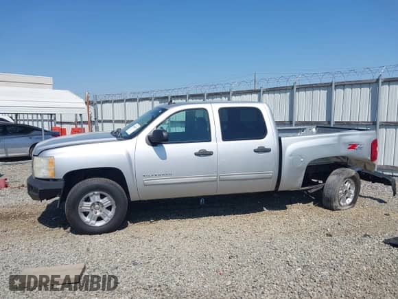 2011 Chevrolet Silverado 1500 LT with VIN 3GCPKSE35BG137683, listed as a IAAI auction lot 42065017 with 189,388 mi miles and . Bid and sale history available at DreamBid. Image 14.