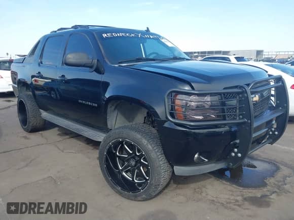 2011 Chevrolet Avalanche LT with VIN 3GNMCFE05BG140362, listed as a IAAI auction lot 41693220 with 162,800 mi miles and . Bid and sale history available at DreamBid. Image 1.