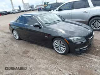 2011 BMW 3 Series 335i с VIN WBADX7C51BE581492, выставлен на аукционе IAAI как лот 42559452 с пробегом 182 338 миль миль и . История ставок и продаж доступна на DreamBid. Изображение 1.